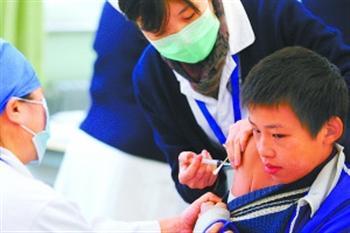 Nov. 10, medical personnel come to a school for children of migrant workers in Beijing to give the students vaccine inoculation.