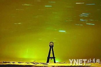 In&nbsp;the&nbsp;early&nbsp;hours&nbsp;of&nbsp;November&nbsp;18,&nbsp;a&nbsp;Leonid&nbsp;meteor&nbsp;shower&nbsp;flashes&nbsp;across&nbsp;the&nbsp;night&nbsp;sky&nbsp;above&nbsp;the&nbsp;geographic&nbsp;center&nbsp;of&nbsp;Asia&nbsp;in&nbsp;the&nbsp;suburbs&nbsp;of&nbsp;Urumqi,&nbsp;Xinjiang.