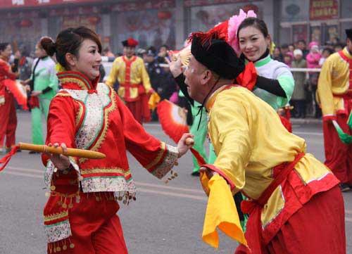 Flower Show and Yangko Dance staged in Pinggu for festival