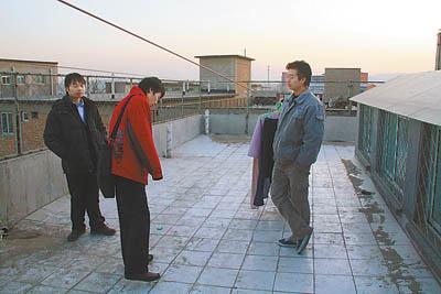 After returning to home from work, tenants are waiting for another roommate who carries the only key to their room.