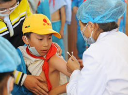 <center><font color=brown><b>Students in Tibet get inoculated<br> with A/H1N1 vaccine</b></font></center>