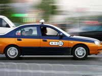 Pasajeros de tarifas de taxis deben pagar un yuan más para tarifas por aumento de precios de combustible