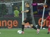 <a href=http://eurocup.cntv.cn/2012/20120618/100246.shtml target=_blank>[欧洲杯]B组第3轮：葡萄牙2-1荷兰 比赛集锦</a>