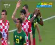 [世界杯]喀麦隆角球发到禁区 姆比亚头球顶高