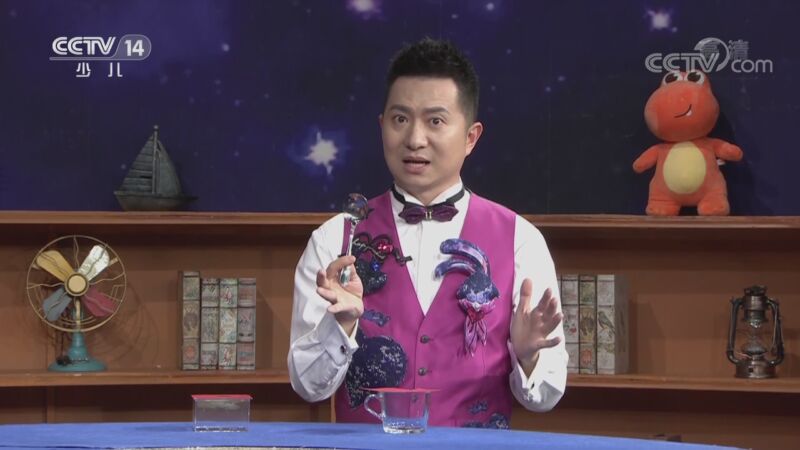 绿泡泡教小朋友“穿墙术”魔术_CCTV专区_央视网(cctv.com)