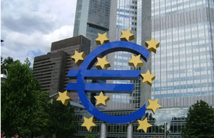 الاتحاد الأوروبي هو جمعية دولية للدول الأوروبية يضم 27 دولة، تأسس بناء على اتفاقية معروفة باسم معاهدة ماسترخت الموقعة عام 1992 م