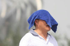 <br><strong><p>In July, people in many parts of China suffered from extremely hot weather, especially those in the south. Temperatures keep climbing to nearly 40 degrees Celsius...</p></strong>