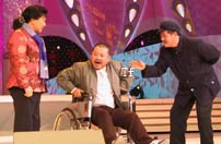2002�꣬��һ�꣬�й��������籭���ߡ�������³ɹ����Ϻ�APEC�����ٿ����й�����WTO�����촺����ַ�ӳ���й��˱������������Ȼһ�µľ�����ò�����������1996�����Ӵ����Ժ󣬵ڶ��������˷ֻ᳡���ֱ��Ǳ������Ϻ������ڡ���СƷ���������У��Ա�ɽ�������ơ����е��ס�<br>------------------------------------------