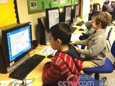 小学生制作电脑游戏 英国将编程列为必修课_产