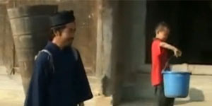 <B>���Ϲ�������������Сѧ ��Х�꣺����ְ����費���ٱ�ˮ</B>