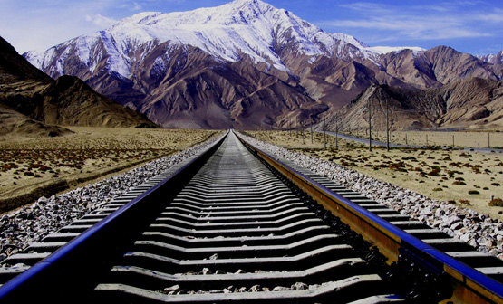 青藏铁路发生列车脱轨相撞事故
