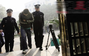 今日谭:网络谣言:蚂蚁如何变大象?