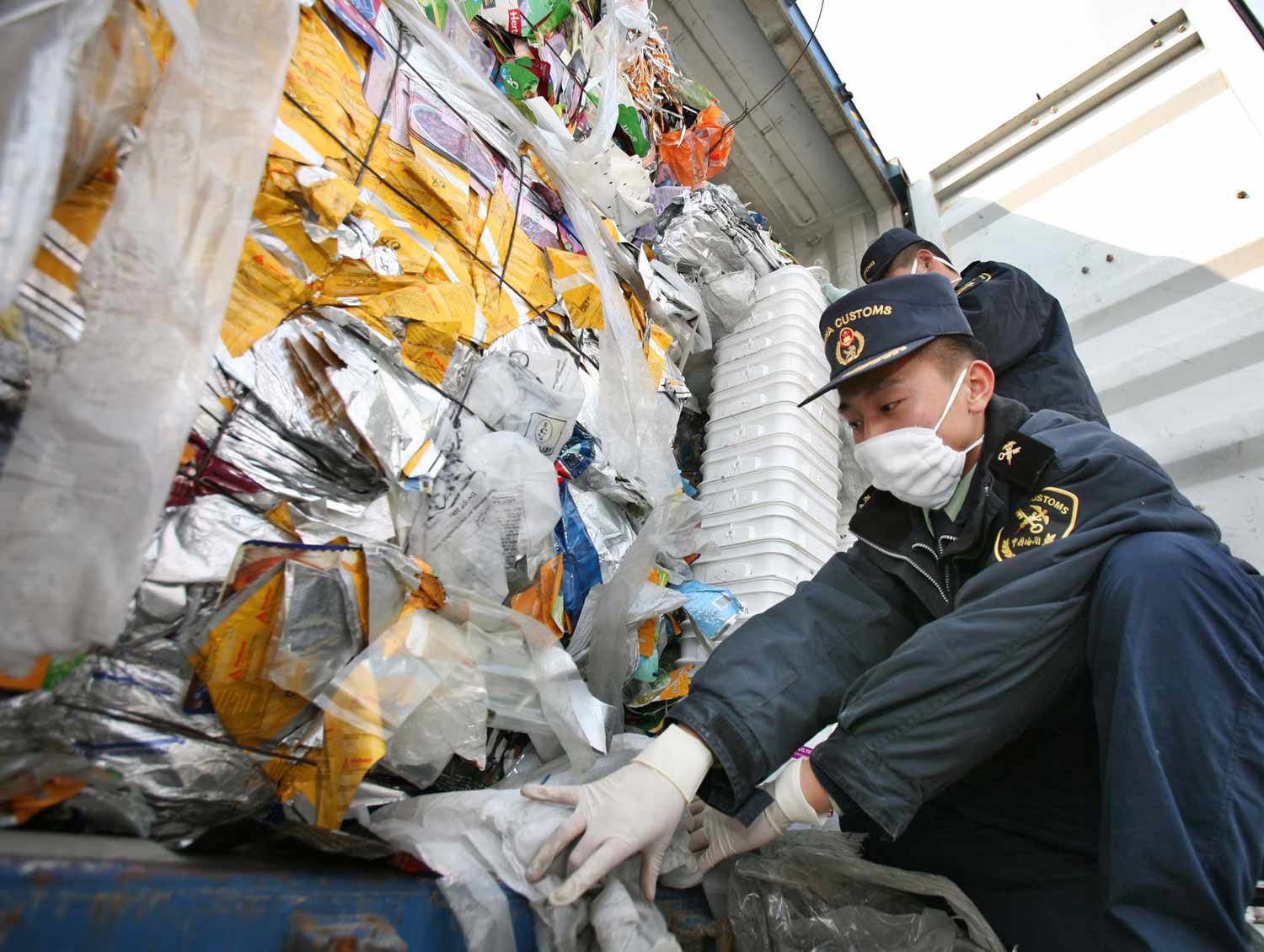 “洋垃圾”横行中国之罪责调查