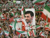 内贾德的支持者在首都德黑兰举行大型竞选集会
