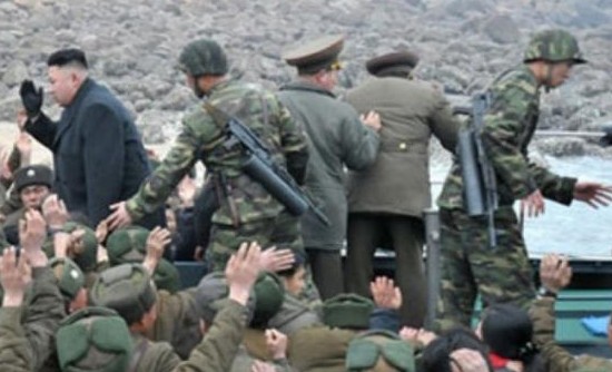 朝鲜装备新型突击步枪 配备大容量圆筒式弹夹