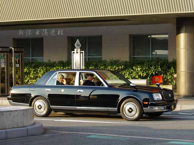 微笑背后 日本天皇烦恼多 新闻频道 央视网