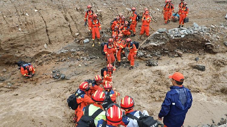 Xi urges all-out rescue efforts after Gansu mountain torrents cause heavy casualties