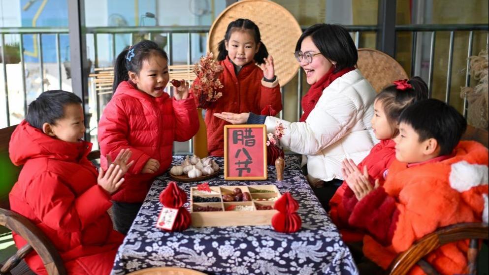 Various activities held across China to welcome upcoming Laba Festival