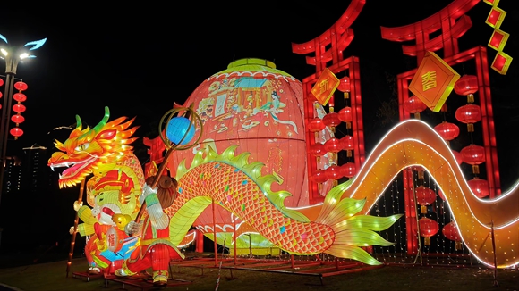 Chongqing lantern show greets Spring Festival