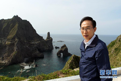 8月10日，韩国总统李明博登上与日本存在主权争议的独岛（日本称竹岛）视察。（来源：网络）
