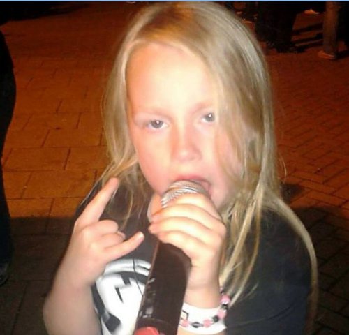 6岁女孩<em>爱</em>打碟混音 或成世界最年轻电台<em>DJ</em>_经