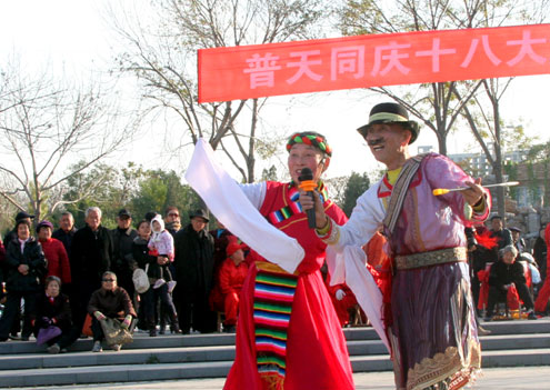 河北衡水“老桃城”宣传队开展十八大精神宣讲进社区演出活动