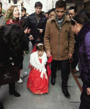 浙江拇指姑娘与26岁1.75米男子结婚(图)