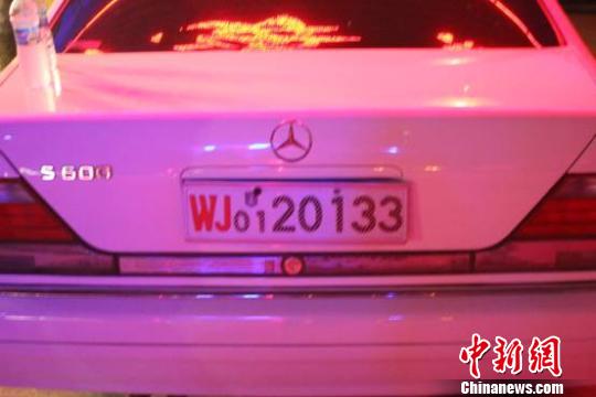 广东惠州武警公开披露一悍马车主悬挂假武警号牌