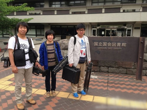 《台儿庄》摄制组在日本国立国会图书馆