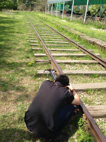 《铁在烧》摄制组在韩国铁原拍摄中