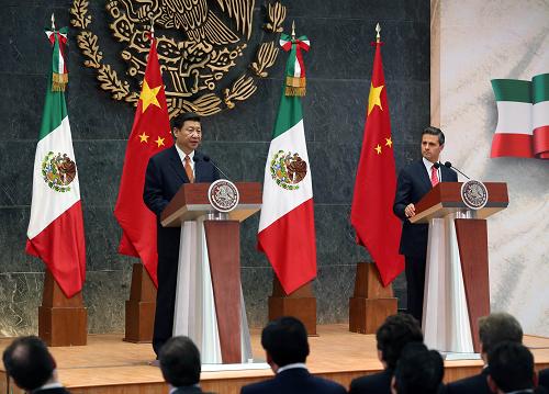 6月4日，国家主席习近平在墨西哥城同墨西哥总统培尼亚举行会谈后，两国领导人共同会见记者。记者 丁林 摄