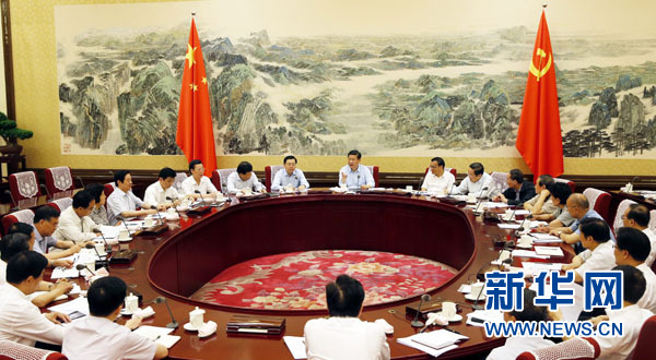 6月22日至25日，中共中央政治局召开专门会议，习近平总书记主持会议。新华社记者 鞠鹏 摄