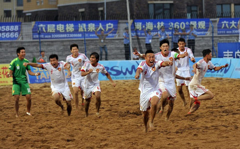 中国队球员在点球获胜后庆祝
