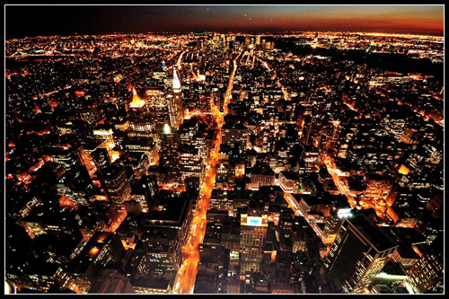 纽约的夜景，一片灯火