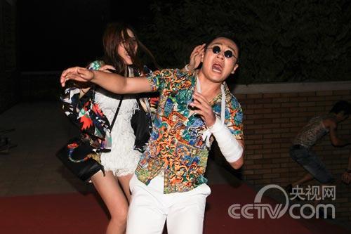 李威苏<em>小妹</em>签约心理专家 《爱情狂想曲》剧组