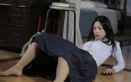 岩佐真悠子《受难》大胆全裸 私处长出恐怖人