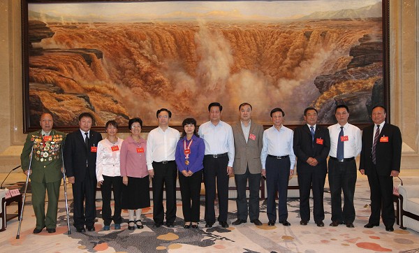 9月27日下午，陕西省委书记赵正永在西安会见了陕西省第四届全国道德模范。 记者 宋红梅摄