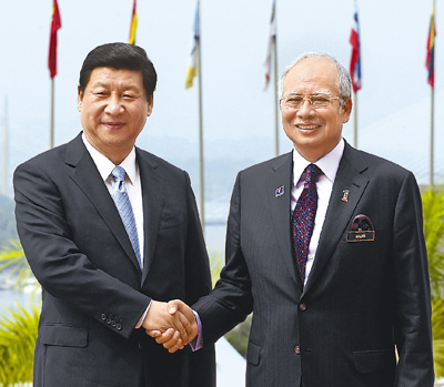10月4日，国家主席习近平在马来西亚总理府同马来西亚总理纳吉布举行会谈。