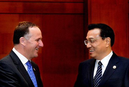  10月10日，正在文莱斯里巴加湾市出席东亚领导人系列会议的国务院总理李克强会见新西兰总理约翰·基。记者 刘建生 摄