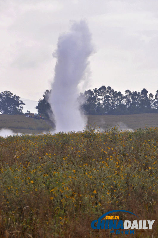 墨西哥汽油管爆炸成喷泉 千余居民撤离_央视