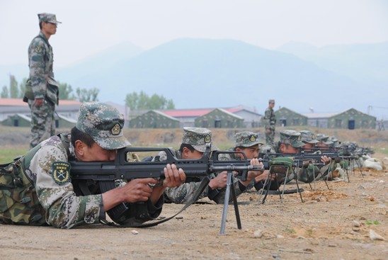 轻武器射击比武(摄影:杨再新 何光伦)