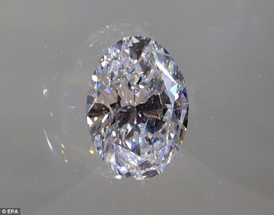 这枚重达118克拉，大小堪比一枚鸡蛋的白钻石成交价或将达到2800万至3500万美元。