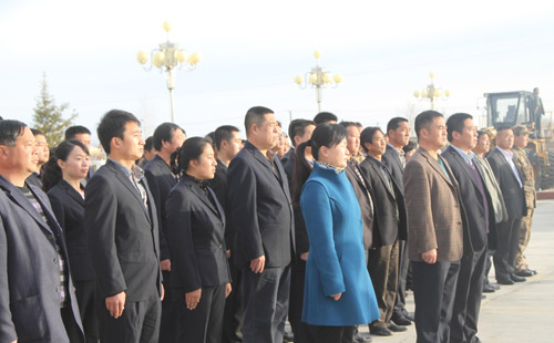 新疆兵团一八六团冬初的第一次升国旗