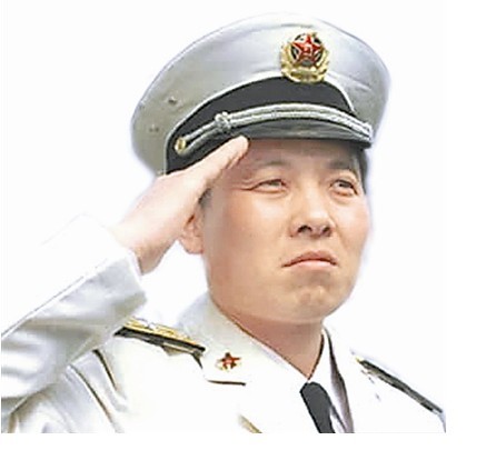 担任护卫舰舰长时的柏耀平