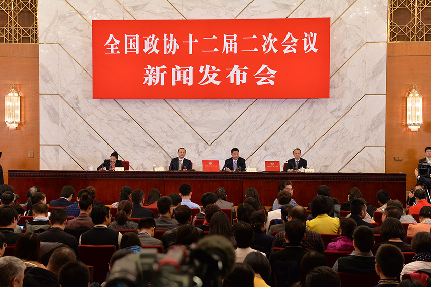 3月2日，全国政协十二届二次会议新闻发布会在人民大会堂一层新闻发布厅举行。图为发布会现场。
