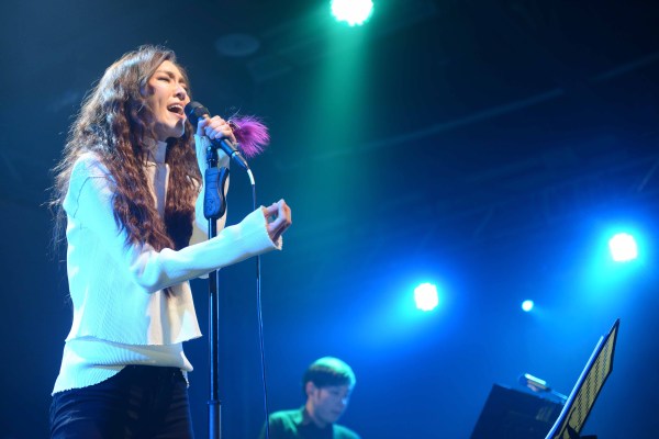 范玮琪开演唱会庆生 许愿称希望老公不要再整我_综艺_央视网(cctv.com)