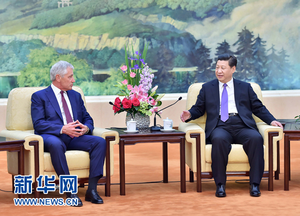 4月9日，国家主席、中央军委主席习近平在北京人民大会堂会见来访的美国国防部长查克·哈格尔。 新华社记者李涛摄