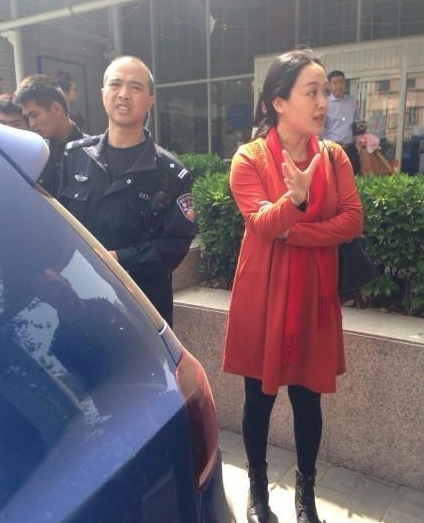 最高法回应女子撞人后亮法院住址:查无此人(