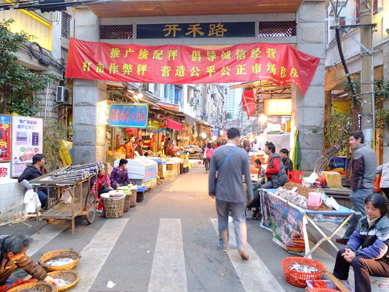 B020 大同小学 《八市海鲜摊上的辛劳》 黄怡文_台海网络广播电视台