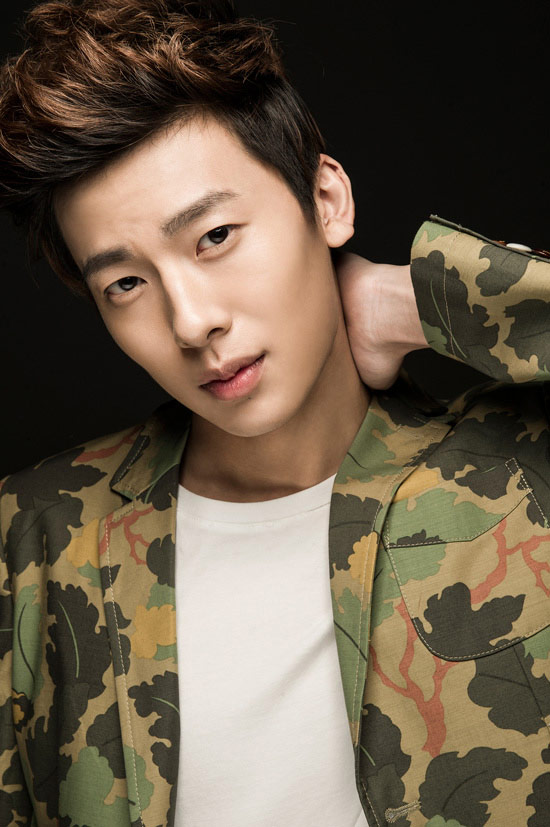 纪子墨签约拉风传媒 韩范美男忙不停_综艺_